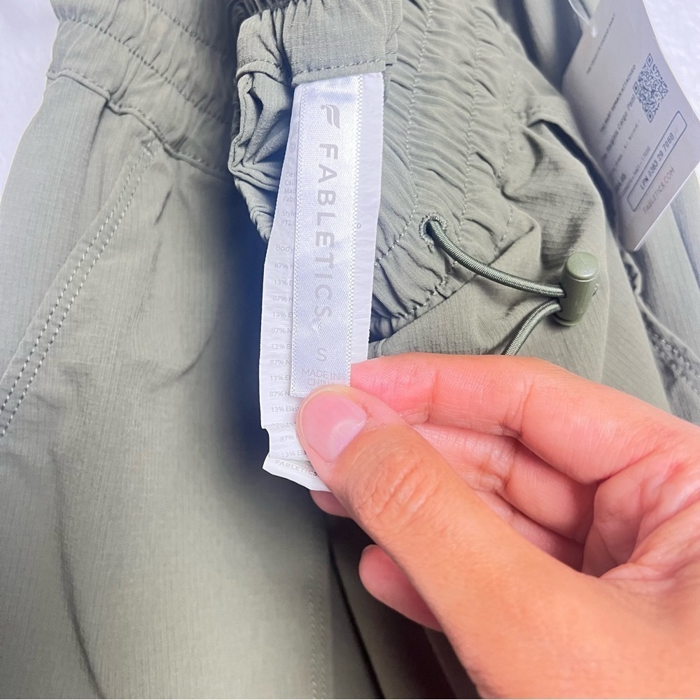 Fabletics Heights Cargo Pant Utility Green Size S NWT - Picture 9 of 16